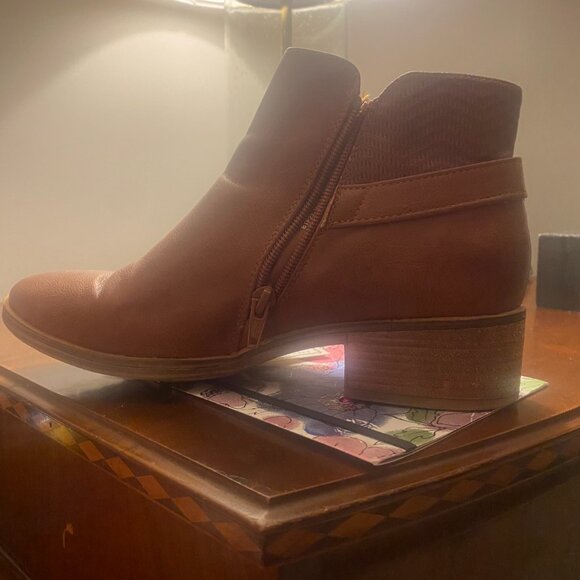 Stylish Brown Booties - Picture 4 of 16